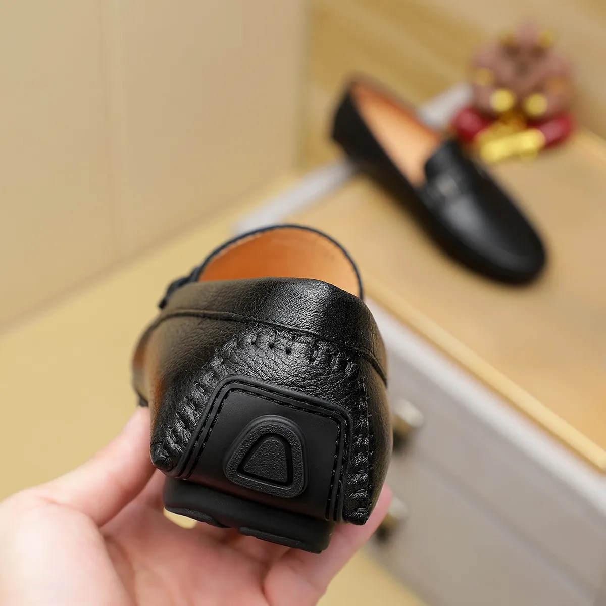 Men's shoes 💰360 💰 LV Louis Vuitton's top-quality Peaches men's shoes 💯Original copy of the official website, the upper is made of imported official website 1:1 material ❌Italian 🇮🇹 cowhide surface, imported pigskin lining. It’s definitely not made with ordinary craftsmanship, it’s the model used by celebrities! The factory’s craftsmanship is designed to create the most perfect shoes for trendy men! Colors available! 38-44 yards